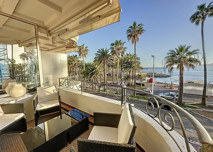 Two En-Suite Bedroom Apartment On La Croisette - Sea View