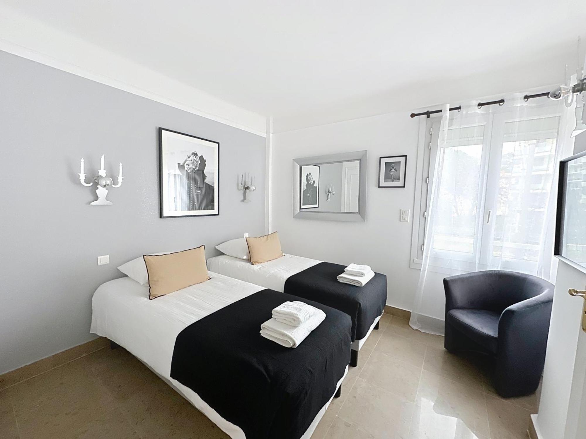 Large Situated Directly On The Famous Boulevard De La Croisette Appartement Cannes